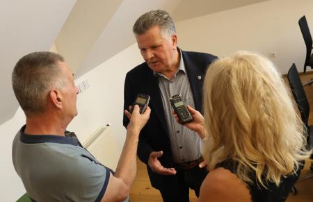 Slovesen podpis pogodbe župani CPS 17 Foto Ljubo Vukelič